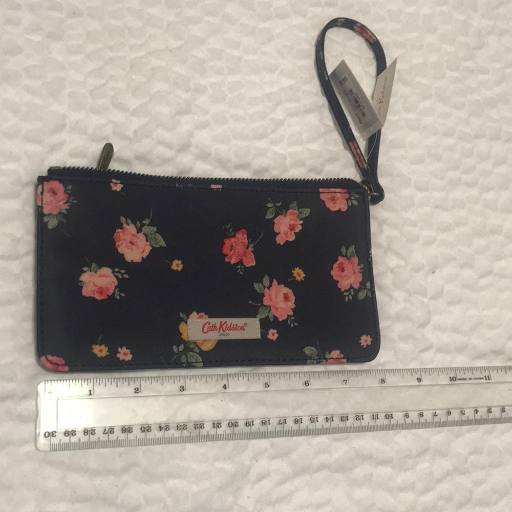 Wallet/wristlet
